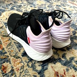 New balance foam roav - black & light purple